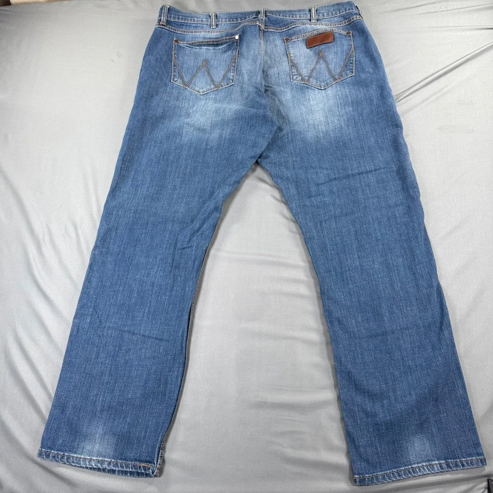 Wrangler Retro Slim Straight Jeans Mens 42x32 Blue Stretch Denim Medium Wash